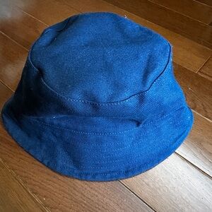 blue bucket hat medium